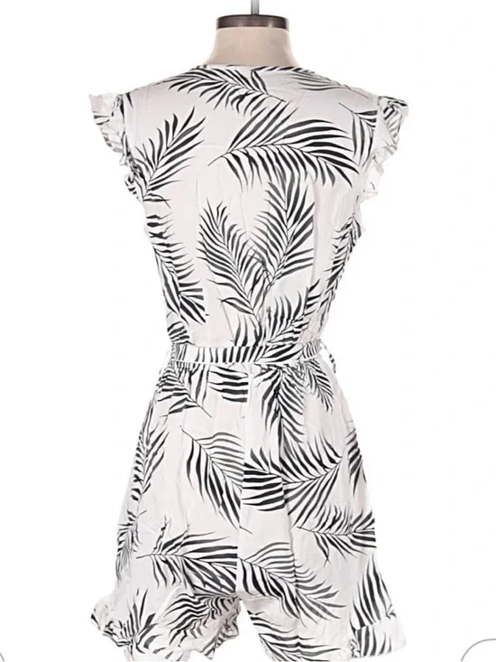 NWT Cupshe White and Black Palm-Print Wrap Romper - Picture 2 of 2